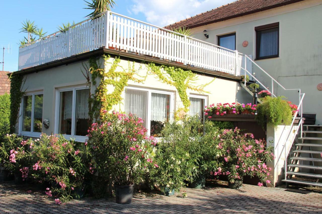 Weingut Pension Sommerhof Мербише-ам-Зее Экстерьер фото